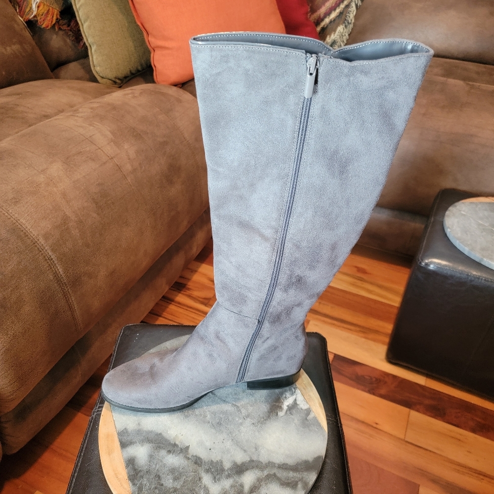Women's Faux Suede Wide Calf Gray Boots Size 11 - Picture 4 of 7